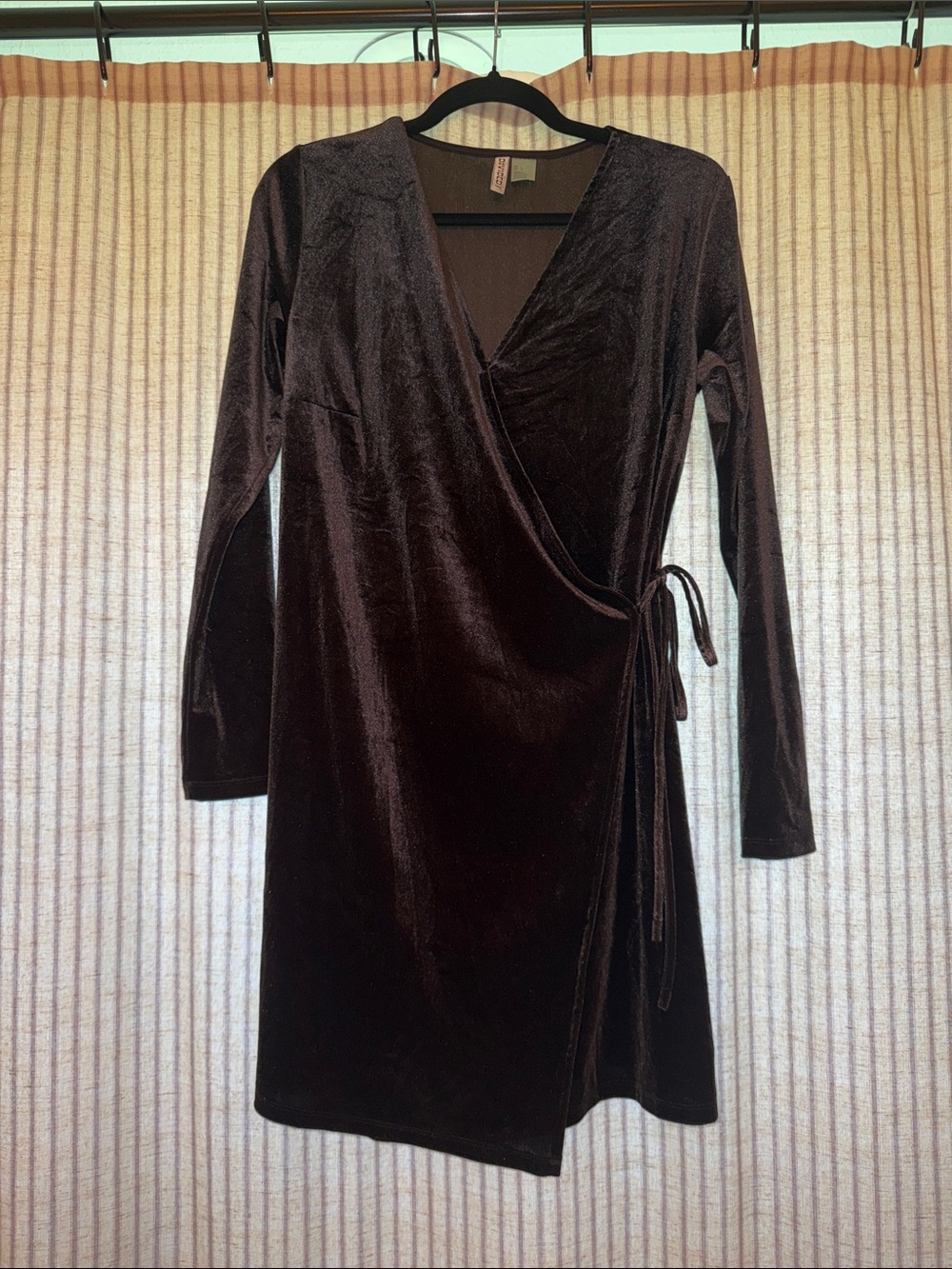 H&M Black Velvet Wrap Long Sleeve Dress Large